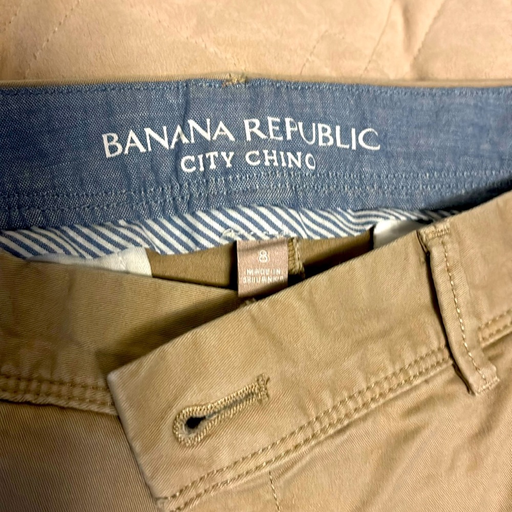 Banana Republic City Chino beige pants. Size 8